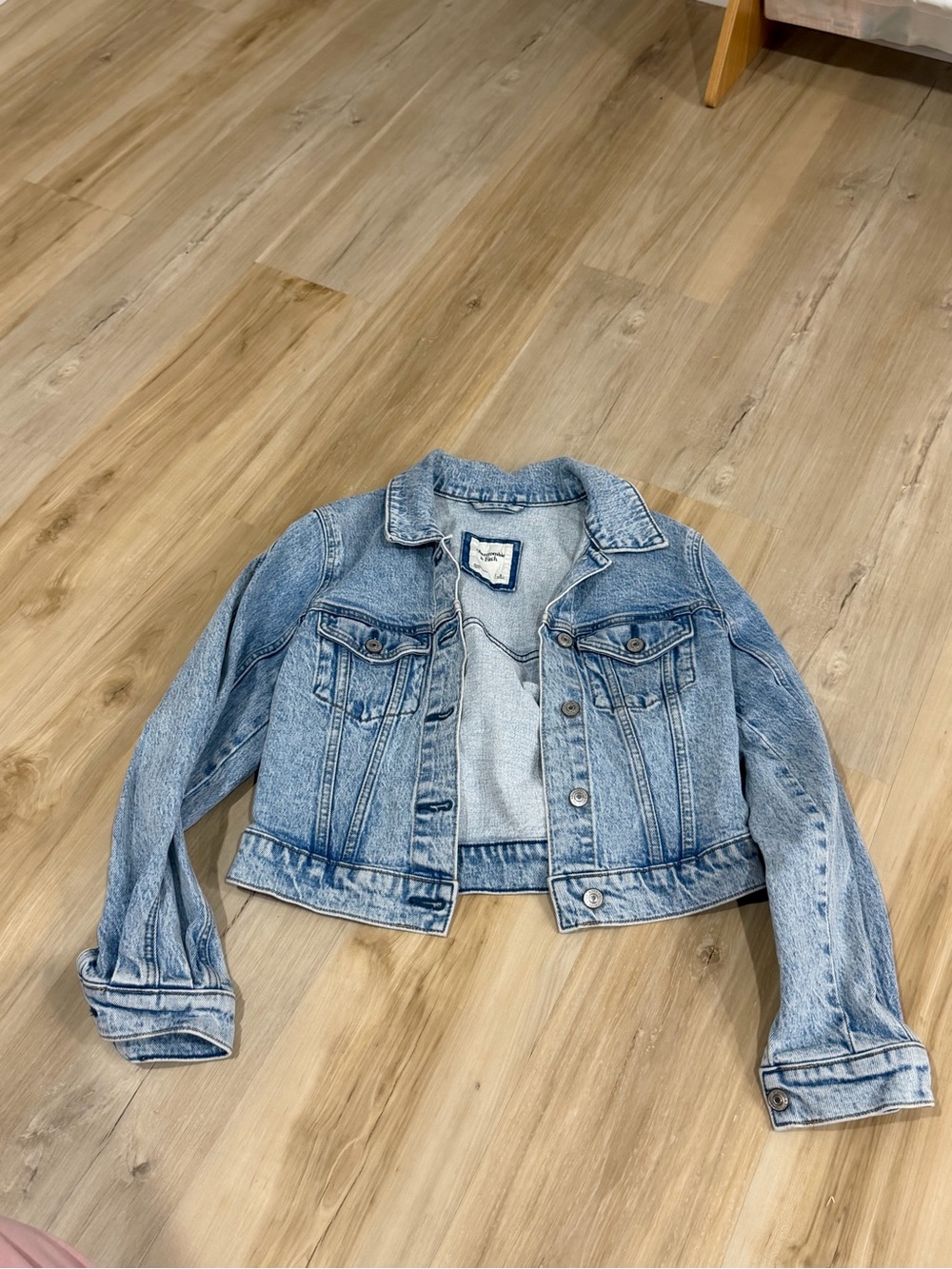 Light Wash Cropped Denim Jacket